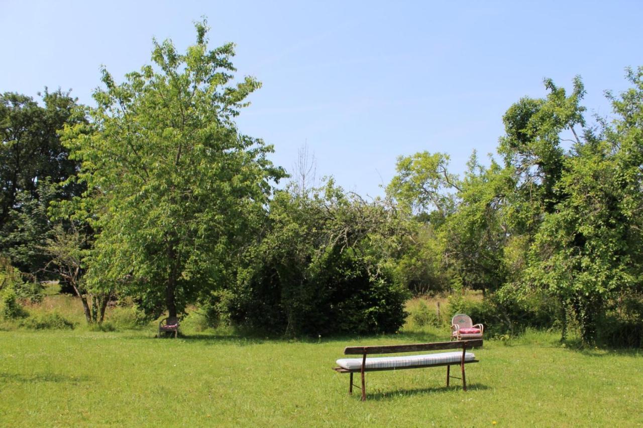 Les Vieux Fourneaux Panzió Nantiat Kültér fotó